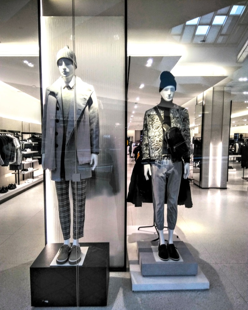 Visual merchandising techniques: Mannequins and bust forms | Q's ...
