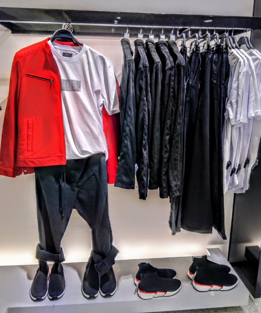 Visual merchandising techniques: How to fold, place, and hang clothing ...